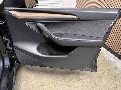 Used 2025 Tesla Model Y Long Range AWD/4WD image 69