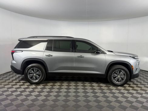 Used 2025 Chevrolet Traverse LT FWD image 10