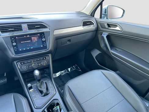 Used 2021 Volkswagen Tiguan SE w/ Panoramic Sunroof Package image 20