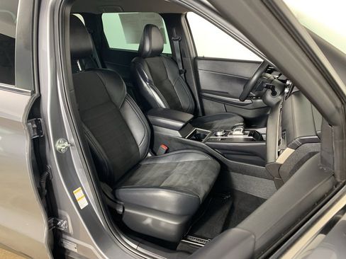 Used 2023 Mitsubishi Outlander SE image 38