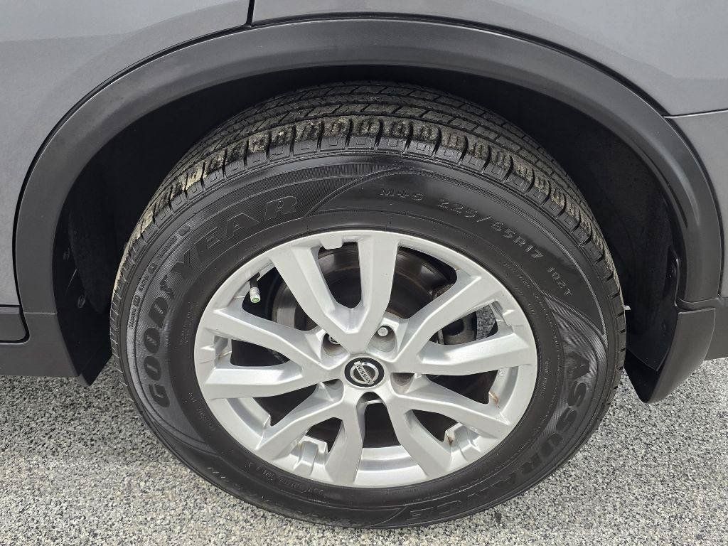 Used 2017 Nissan Rogue SV FWD image 30