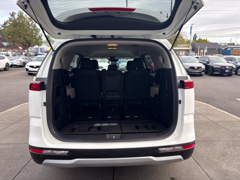 Used 2024 Kia Carnival LX FWD image 33