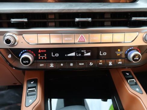 Used 2025 Kia Telluride AWD image 41