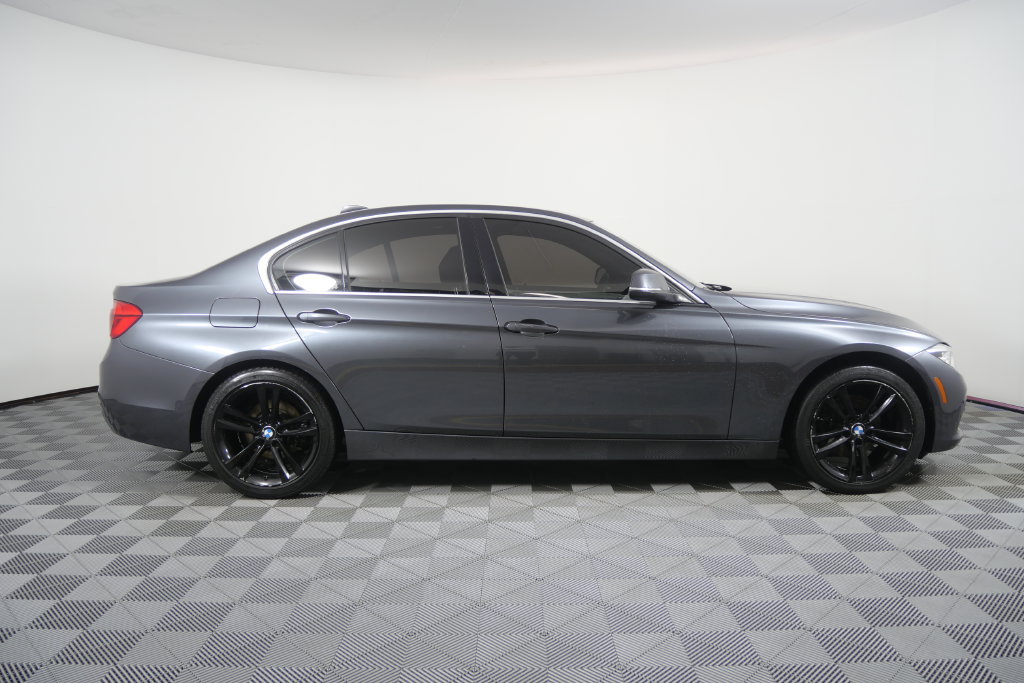Used 2018 BMW 330i Sedan w/ Convenience Package RWD image 3