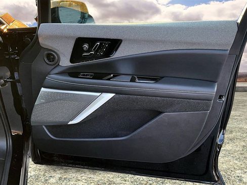 Certified 2025 Cadillac Optiq Luxury 2 w/ LPO, Floor Liner Package image 27