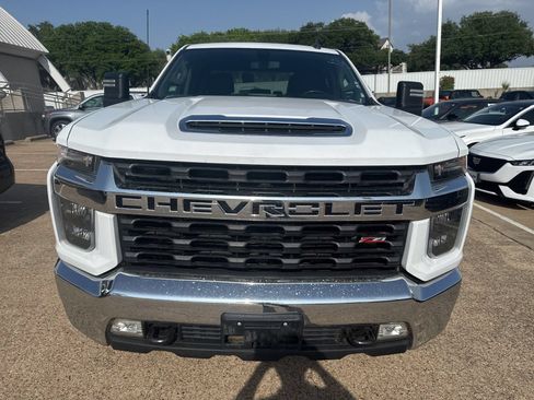 Used 2022 Chevrolet Silverado 2500 LT w/ Convenience Package AWD/4WD image 2