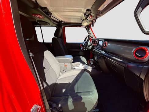 Used 2019 Jeep Wrangler Unlimited Sahara image 26