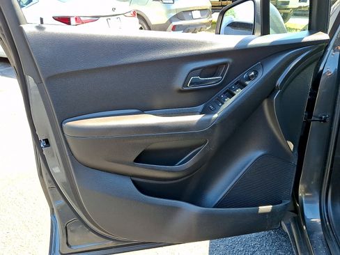 Certified 2018 Chevrolet Trax LT w/ LT Convenience Package FWD image 13