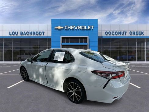 Used 2024 Toyota Camry SE image 6