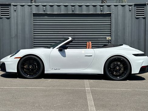 New 2026 Porsche 911 GTS image 2