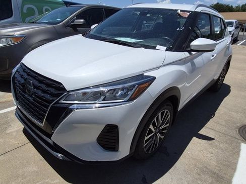 Used 2023 Nissan Kicks SV FWD image 3