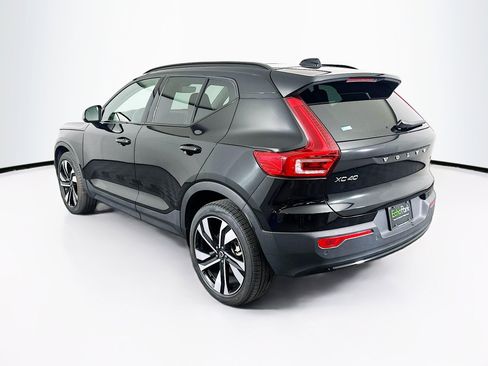 Used 2025 Volvo XC40 B5 Plus image 5
