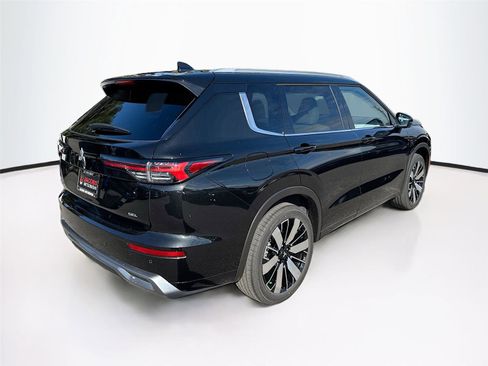 New 2026 Mitsubishi Outlander SEL image 7