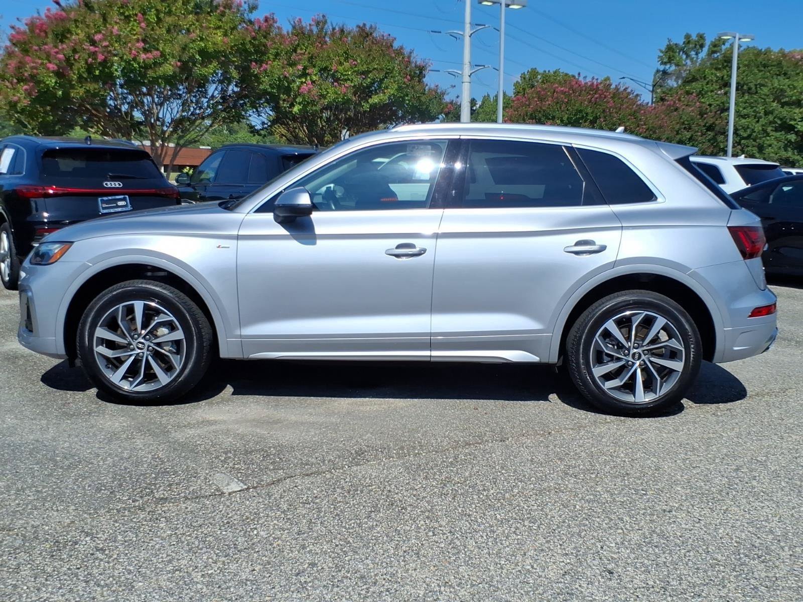 Used 2023 Audi Q5 2.0T Premium Plus w/ Premium Plus Package AWD/4WD image 3