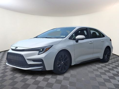 Certified 2024 Toyota Corolla SE FWD image 3