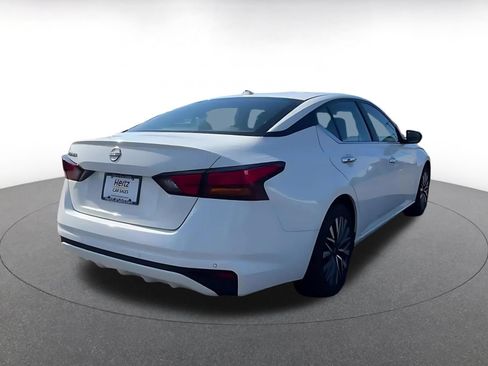 Used 2025 Nissan Altima 2.5 SV FWD image 14