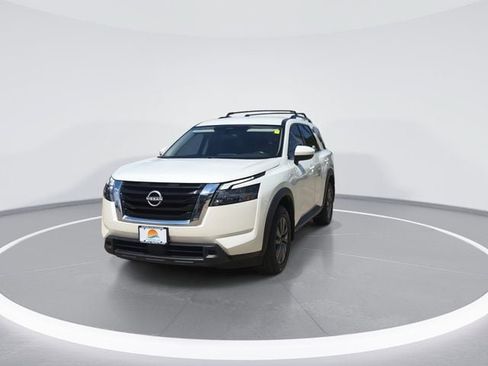 Used 2024 Nissan Pathfinder SV w/ Cargo Package FWD image 3