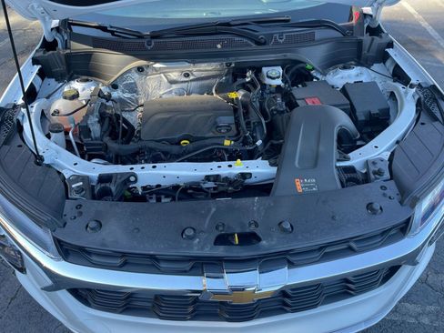 Used 2025 Chevrolet Trax LT image 28