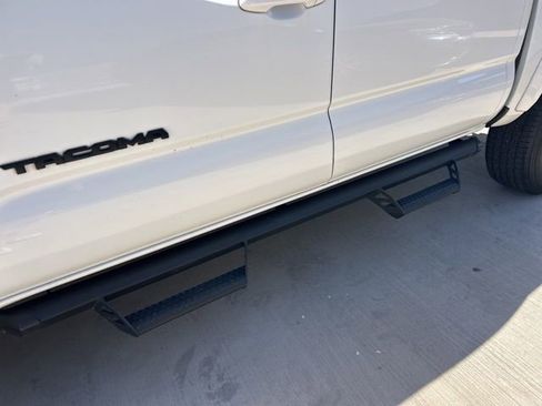 Used 2023 Toyota Tacoma TRD Sport w/ Technology Package image 9