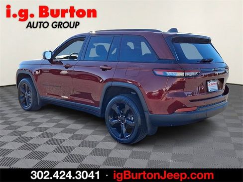 Used 2023 Jeep Grand Cherokee Altitude image 4