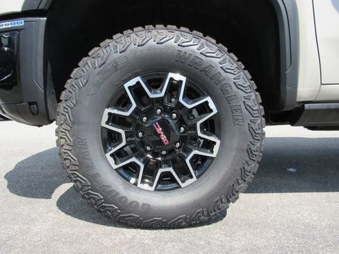 Certified 2026 GMC Sierra 2500 AT4X w/ LPO, Black Badging Package AWD/4WD image 9