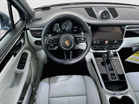 Certified 2026 Porsche Macan AWD/4WD image 25