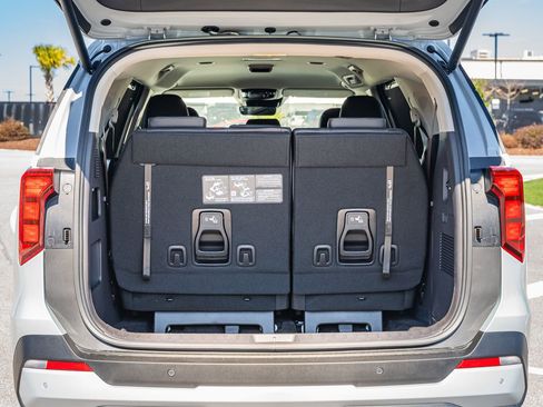 New 2026 Kia Carnival EX FWD image 12