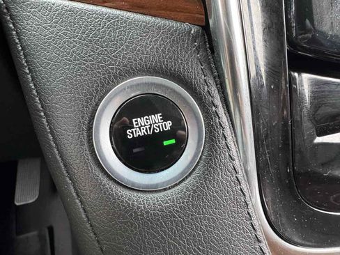 Used 2017 Cadillac Escalade Luxury image 35