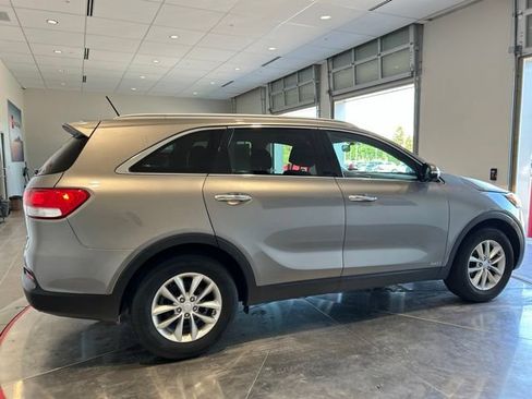 Used 2017 Kia Sorento AWD image 8