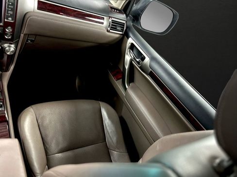 Used 2011 Lexus GX 460 w/ Comfort Plus Pkg image 19