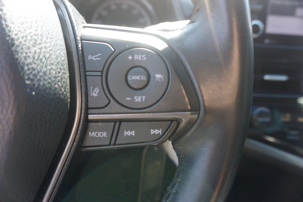 Used 2022 Toyota Camry SE FWD image 9