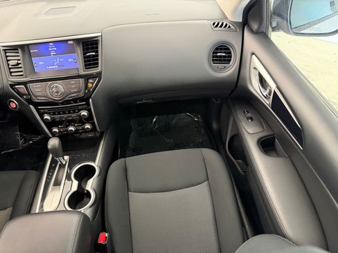 Used 2018 Nissan Pathfinder S image 22