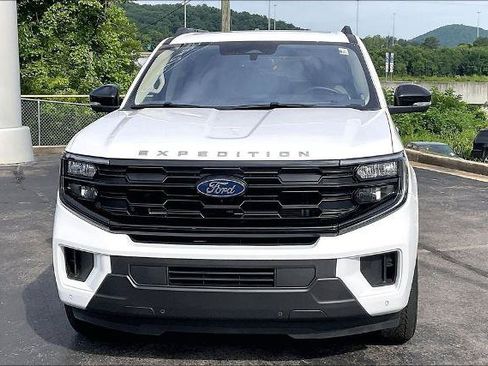 Certified 2025 Ford Expedition Max Active AWD/4WD image 3