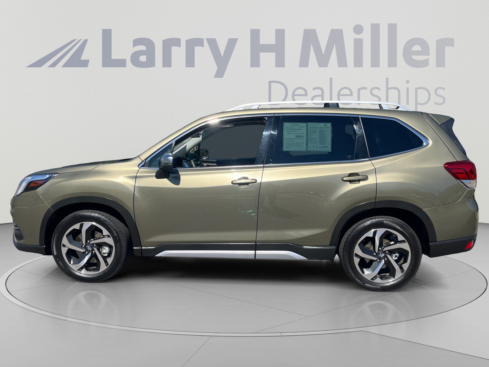 Certified 2023 Subaru Forester Touring AWD/4WD image 2
