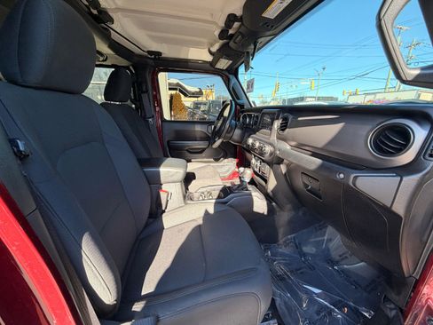 Used 2021 Jeep Gladiator Willys image 30