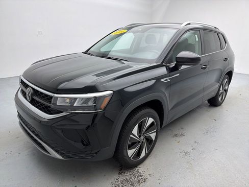 Used 2024 Volkswagen Taos SE image 5