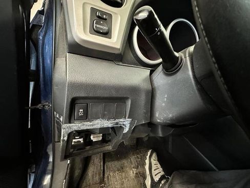 Used 2010 Pontiac Vibe w/ Preferred Package FWD image 37