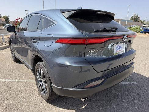 Used 2021 Toyota Venza LE w/ Carpet Mat Package (TMS) AWD/4WD image 3