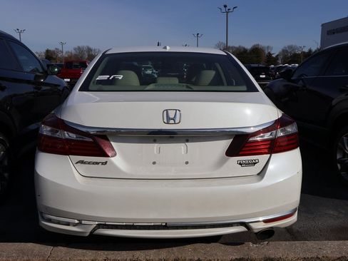 Used 2017 Honda Accord EX-L image 18