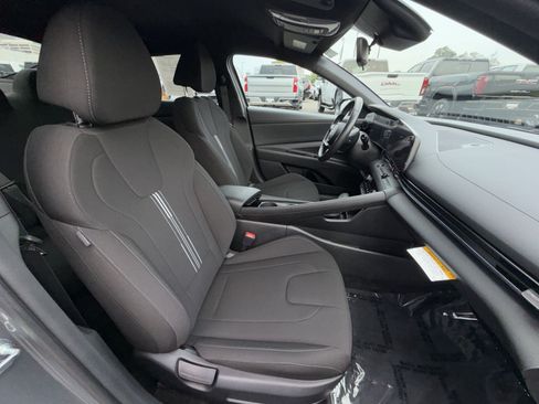 Used 2025 Hyundai Elantra SEL FWD image 26