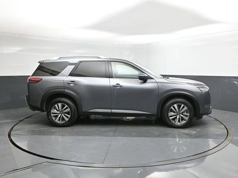 Used 2025 Nissan Pathfinder SL image 26