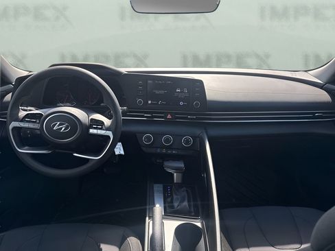 Used 2023 Hyundai Elantra SE w/ Preferred Accessory Package FWD image 7