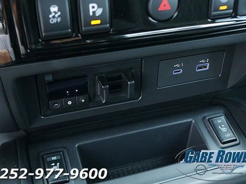 Used 2024 Nissan Titan SV w/ SV Convenience Package image 23