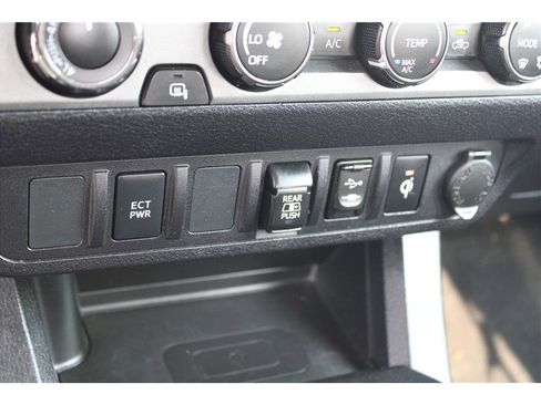 Used 2019 Toyota Tacoma TRD Off-Road image 25