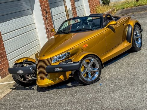 Used 2002 Chrysler Prowler image 16