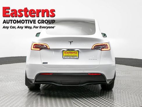 Used 2022 Tesla Model Y Long Range AWD/4WD image 6