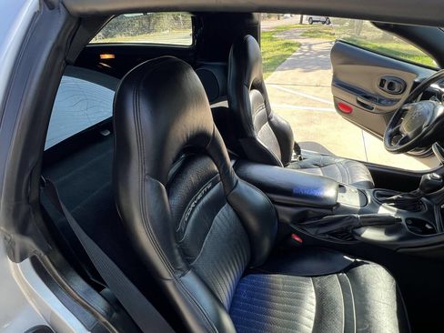 Used 2001 Chevrolet Corvette Coupe w/ Preferred Equipment Group2 image 26