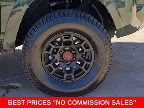 Used 2022 Toyota 4Runner TRD Off-Road Premium w/ TRD Black Wheel Package (TMS) AWD/4WD image 38