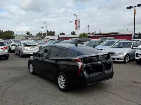 Used 2018 Toyota Prius One FWD image 5