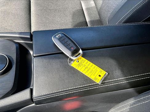 Used 2025 Nissan Rogue SV AWD/4WD image 12